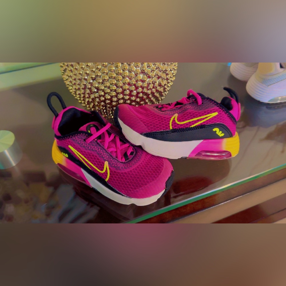 Toddler Nikes 2090